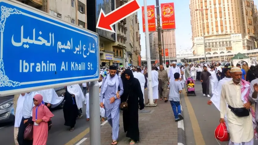 Taxis on Ibrahim Khalil Road