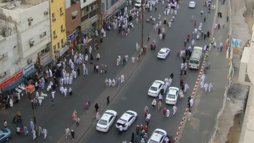 Taxi on Kabotar Chowk 