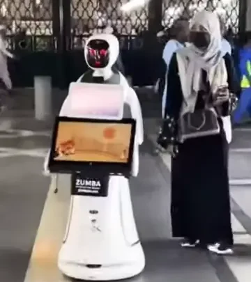 smart robot service in Masjid-e-Nabvi